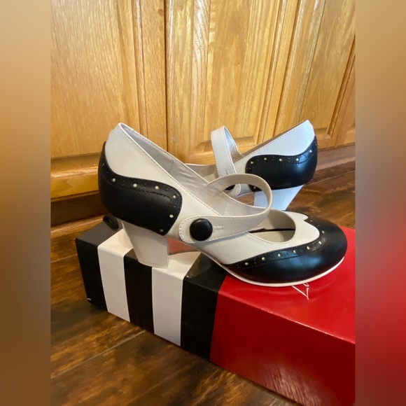 LOLA RAMONA MARY JANE SPATS SPECTATOR RETRO VINTAGE PUMPS HEELS NIB - Picture 7 of 16